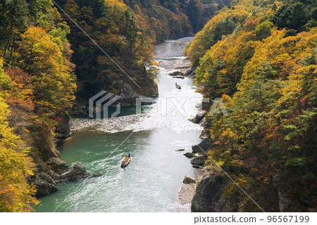 Ride down the Kinugawa Valley in autumn colors Ride down the Kinugawa Valley in autumn colors 96567199