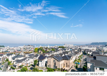 [神奈川縣]橫須賀秋季天氣的住宅區 96567387