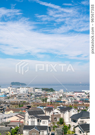 [神奈川縣]橫須賀秋季天氣的住宅區 96567388