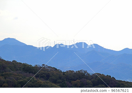 從富士山入口處的展望台看到的明石海峽大橋。 96567621