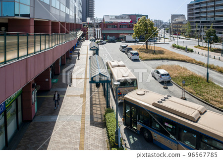 神奈川縣橫濱市新康安站附近的街景 神奈川縣橫濱市新康安站附近的街景 96567785