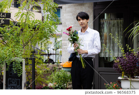 student buying flowers student buying flowers 96568375
