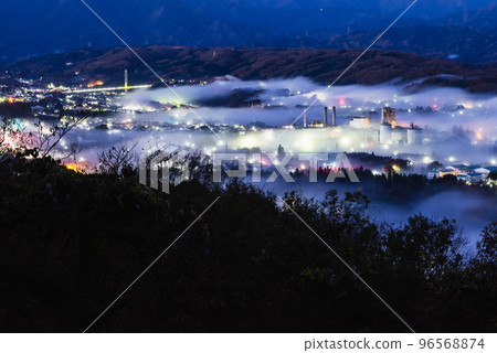 Chichibu sea of clouds and factory night view 96568874