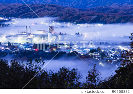 秩父雲海和工廠夜景 秩父雲海和工廠夜景 96568881