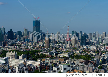 [Urban landscape] Scenery of central Tokyo and Tokyo Tower during the day 96569081