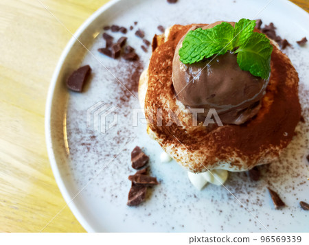tiramisu plate 96569339