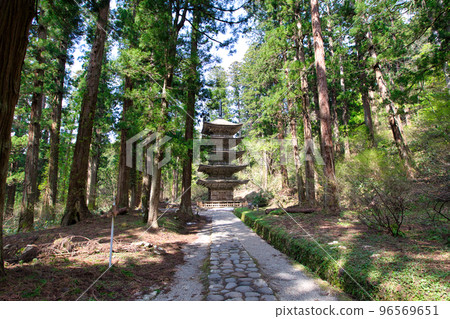 National treasure Haguroyama five-storied pagoda 96569651