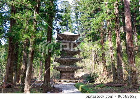 National treasure Haguroyama five-storied pagoda 96569652