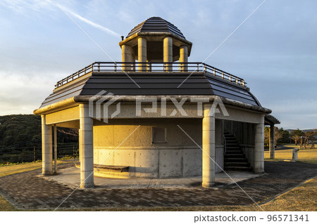 Observation deck of Saikai no Oka Park illuminated by the morning sun Observation deck of Saikai no Oka Park illuminated by the morning sun 96571341