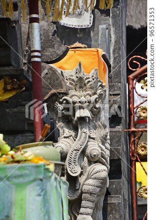 Bali's power spot, Tanah Lot temple Bali's power spot, Tanah Lot temple 96571353