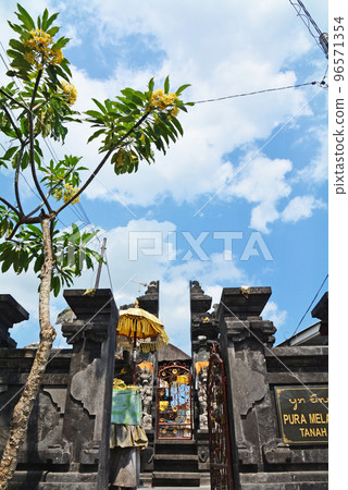 Bali's power spot, Tanah Lot temple Bali's power spot, Tanah Lot temple 96571354