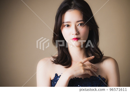 A woman in a navy dress 96571611