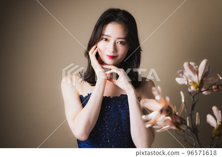 A woman in a navy dress 96571618