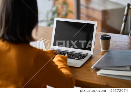 Asian woman looking at website 96572674