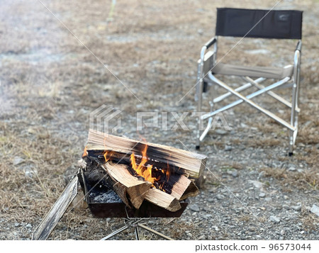 Bonfire and camping chairs 96573044