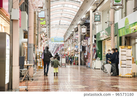 東京都市風景 Shinkoiwa Lumiere 商店街 96573180