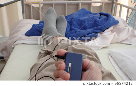 在病床上 1 96574212