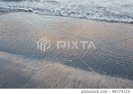 平靜的早晨海灘 平靜的早晨海灘 96574229