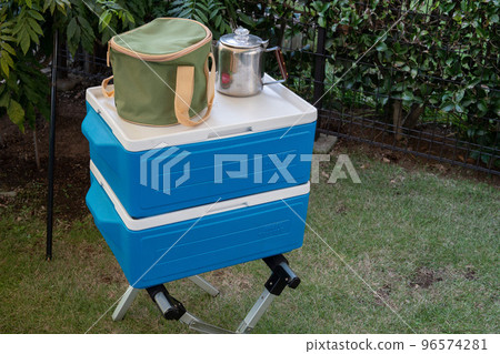 Image of camping cooler box 96574281