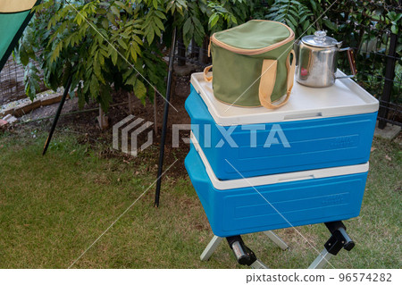 Image of camping cooler box 96574282