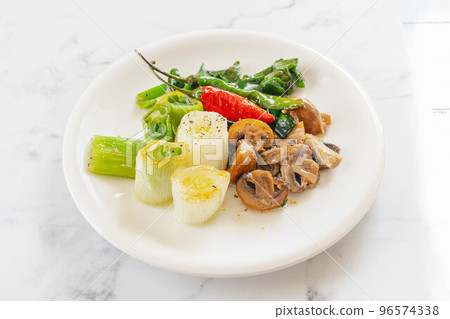 Long onion and mushroom ahijo style 96574338