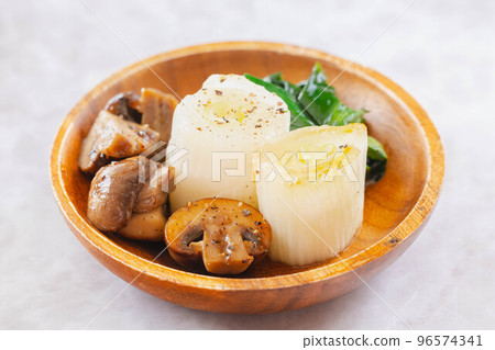 White onion and mushroom ahijo style 96574341