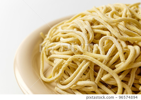 Chinese noodles 96574894