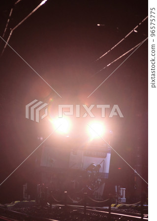 An EF64-type freight train cuts through the darkness and runs at full speed_2022/10/7 taken An EF64-type freight train cuts through the darkness and runs at full speed_2022/10/7 taken 96575775