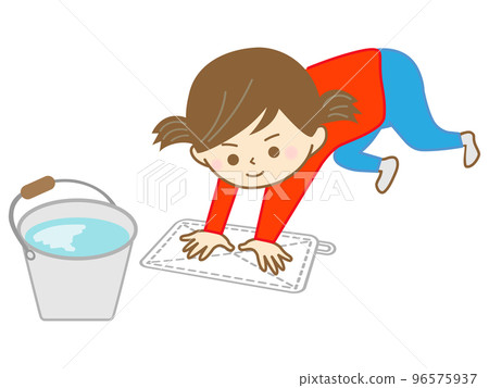 一桶水裝滿水開心地用抹布擦拭的女孩笑了 一桶水裝滿水開心地用抹布擦拭的女孩笑了 96575937