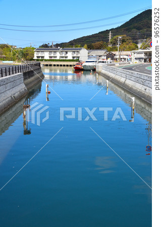 Tribute Channel 96576252