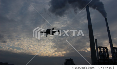 無人機工廠污染 Entotsu 煙霧、彩色天空和雲彩以及 SDGs 全球環境！環境問題 96576401