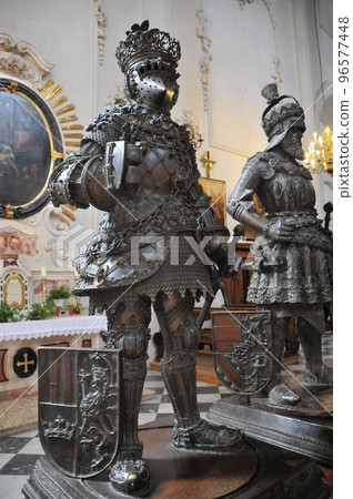 Austria, Innsbruck, Hofkirche, row of bronze statues Austria, Innsbruck, Hofkirche, row of bronze statues 96577448