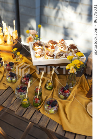 Backyard barbeque party at summer, elegant decoration, luxury catering Backyard barbeque party at summer, elegant decoration, luxury catering 96578031