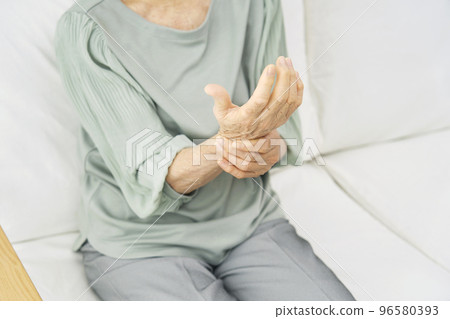 Elderly woman with hand pain at home 96580393