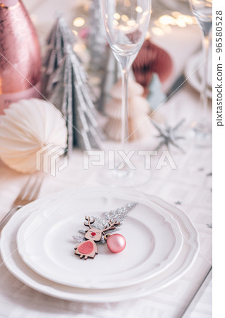 Christmas table settings 96580528