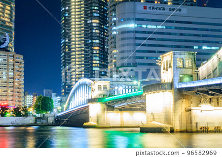 【東京都市風光】勝哄橋和勝哄周邊的城市夜景 96582969