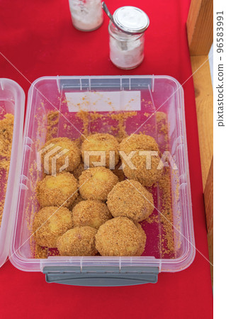 Knodel Boiled Dumplings Knodel Boiled Dumplings 96583991