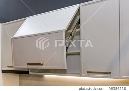 Powered Kitchen Door Opening 96584238