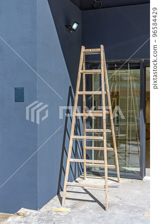 Tall Wooden Ladder Lamp Tall Wooden Ladder Lamp 96584429