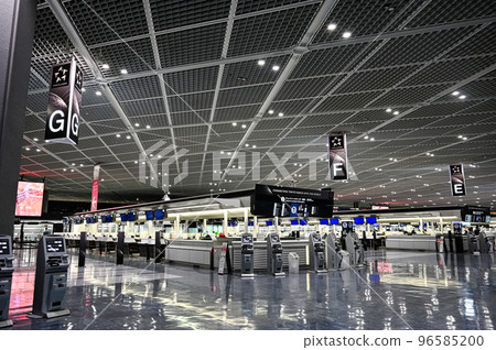 成田機場 1 號航站樓在晚上，千葉縣 96585200