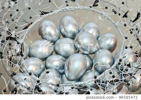 Silver eggs 96585472
