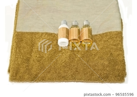 Oil and towel 96585596