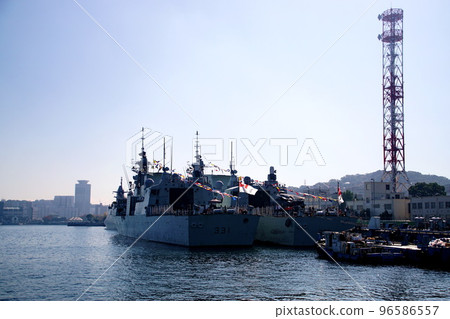 Canadian Navy Cruisers Vancouver & Winnipeg Canadian Navy Yokosuka Yoshikura Kanagawa 96586557