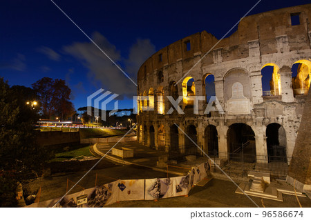 rome, italy, colosseum old ancient building gladiator battle at night. rome, italy, colosseum old ancient building gladiator battle at night. 96586674