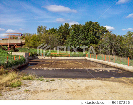 Dairy Farm concrete Manure Pit with push off platform Dairy Farm concrete Manure Pit with push off platform 96587236
