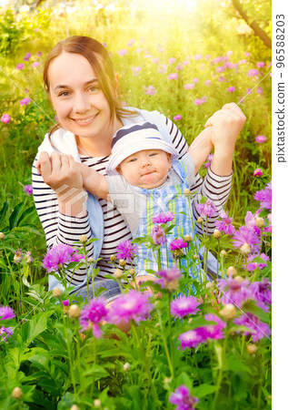 mother and baby 96588203