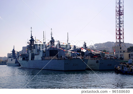 Canadian Navy Cruisers Vancouver & Winnipeg Canadian Navy Yokosuka Yoshikura Kanagawa Canadian Navy Cruisers Vancouver & Winnipeg Canadian Navy Yokosuka Yoshikura Kanagawa 96588680