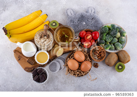 Assortment of products containing melatonin 96589363