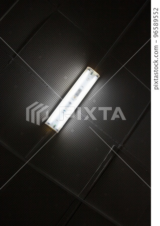 Lamp on the ceiling. 96589552