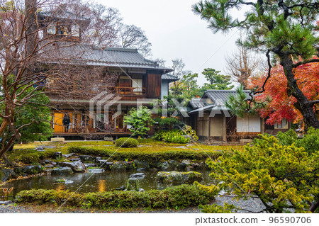 古都京都的秋天,雨中的舊三井家下鴨別墅 古都京都的秋天,雨中的舊三井家下鴨別墅 96590706